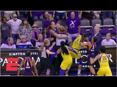 В матче женской НБА произошла потасовка